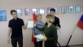 Вручение грамот за неполную  разборку и сборку автомата  АК-74М 